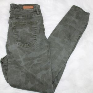 Social Standard by Sanctuary High Rise Skinny Jeans Women's Size 6/28 Camouflage